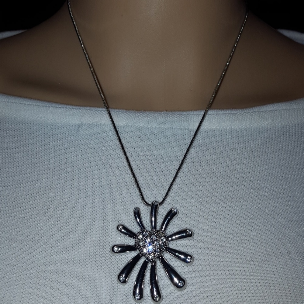 Hart floral rhinestone cubic zirconia pendant neck